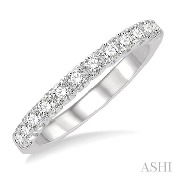1/2 Ctw Round Cut Diamond Wedding Band in 14K White Gold
